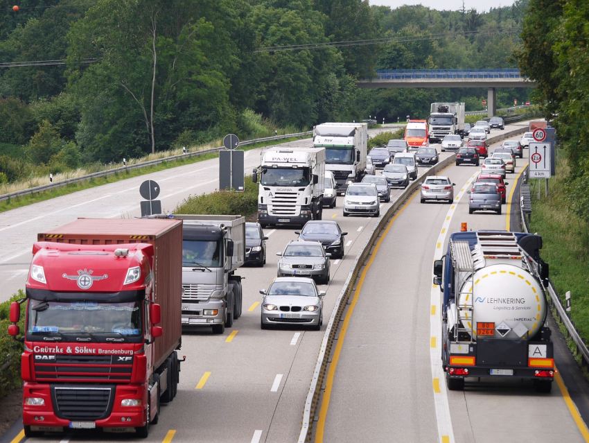 Vacanze Pasqua in auto, provvedimenti per facilitare il traffico